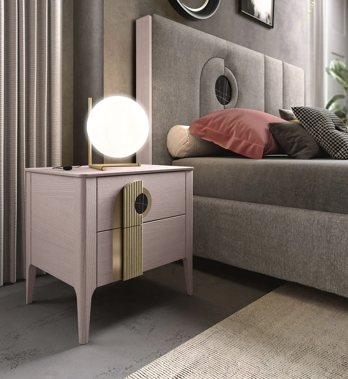 Comodino Mood Adriatica laccato cipria accanto al letto