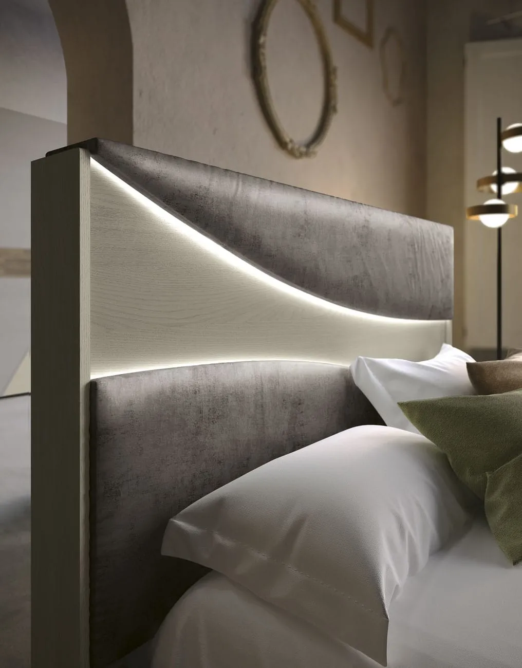 Testiera del letto Reflex Adriatica con cornice sagomata chiara