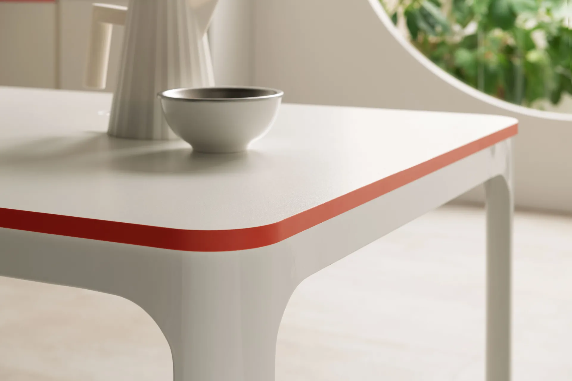 Dettaglio del tavolo Dandy Plus Scavolini bianco con bordo rosso arancio e gamba curva