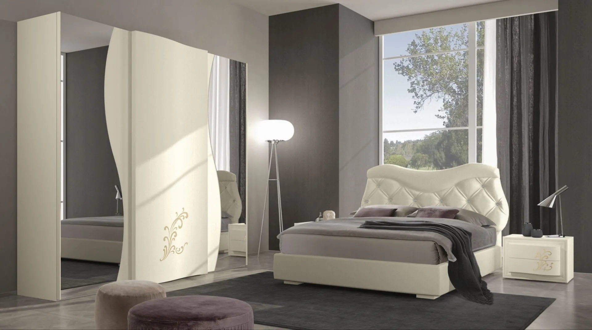 Armadio Maya Adriatica con decoro accanto al letto capitonnè