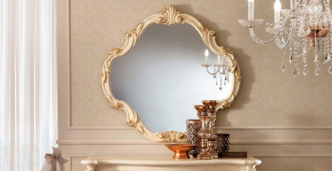 Specchiera Romantica Adriatica con cornice dorata a volute