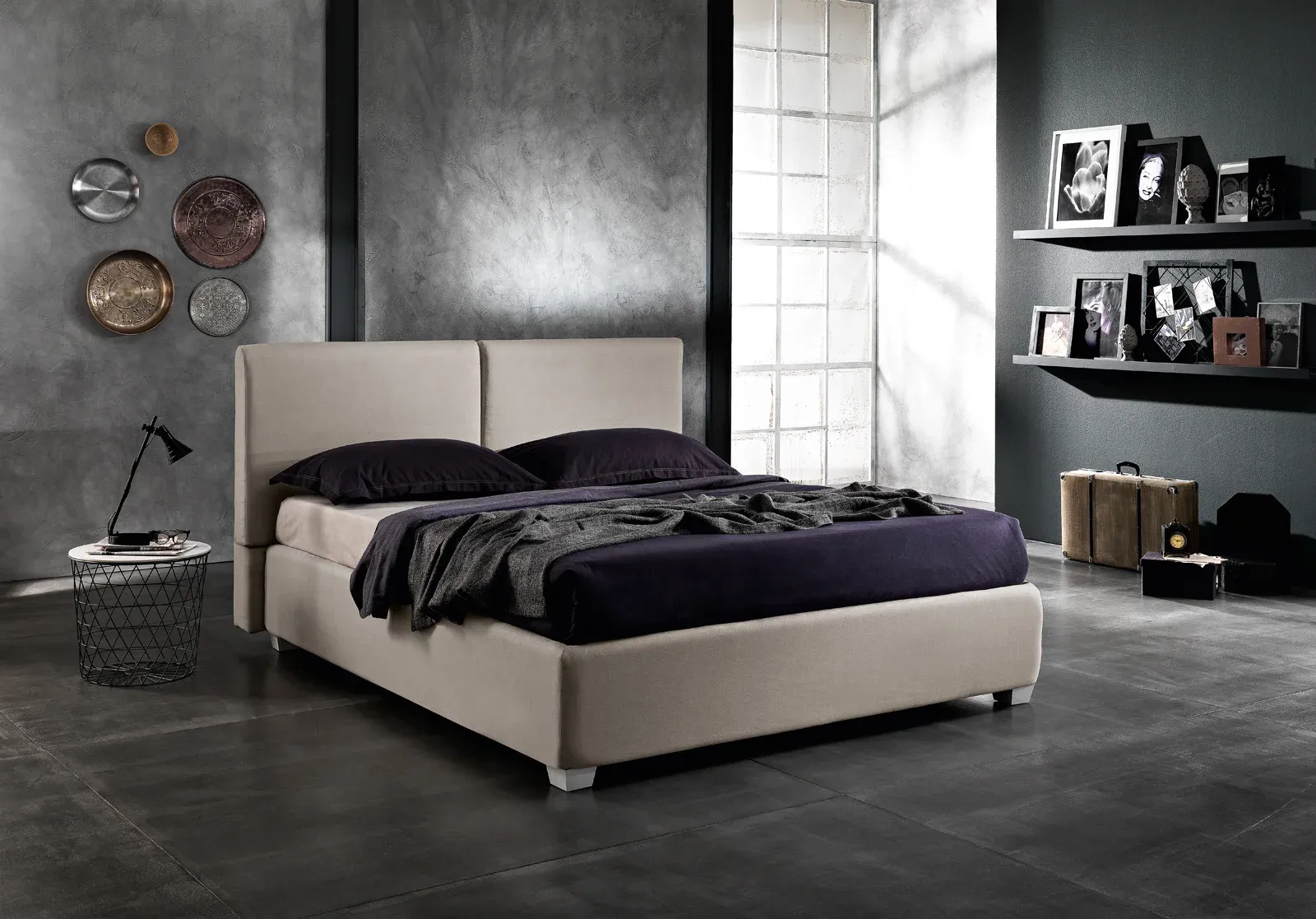 Letto imbottito Double Artigiana Letti in una camera da letto arredata