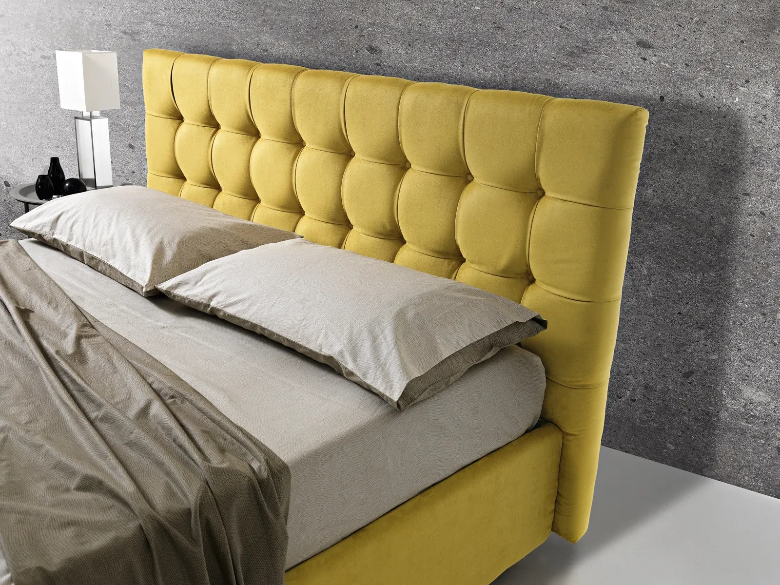 Letto imbottito Eden Artigiana Letti visto per intero in una seconda camera