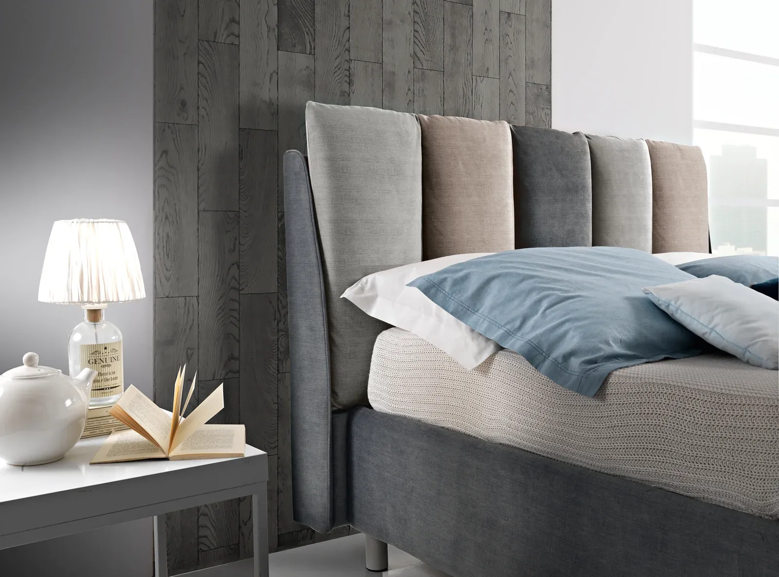 Letto imbottito Pillow Artigiana Letti visto per intero in una seconda camera