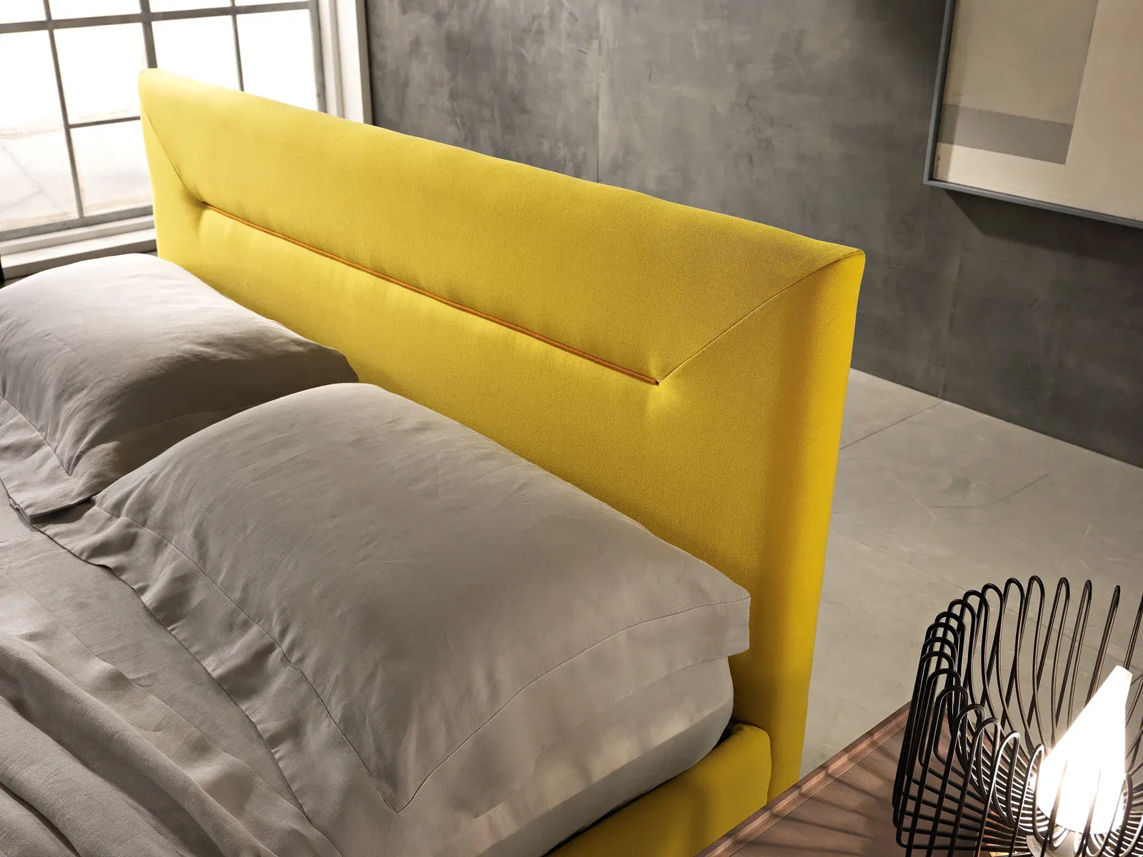 Altra ambientazione di Letto imbottito Street Artigiana Letti, vista frontale