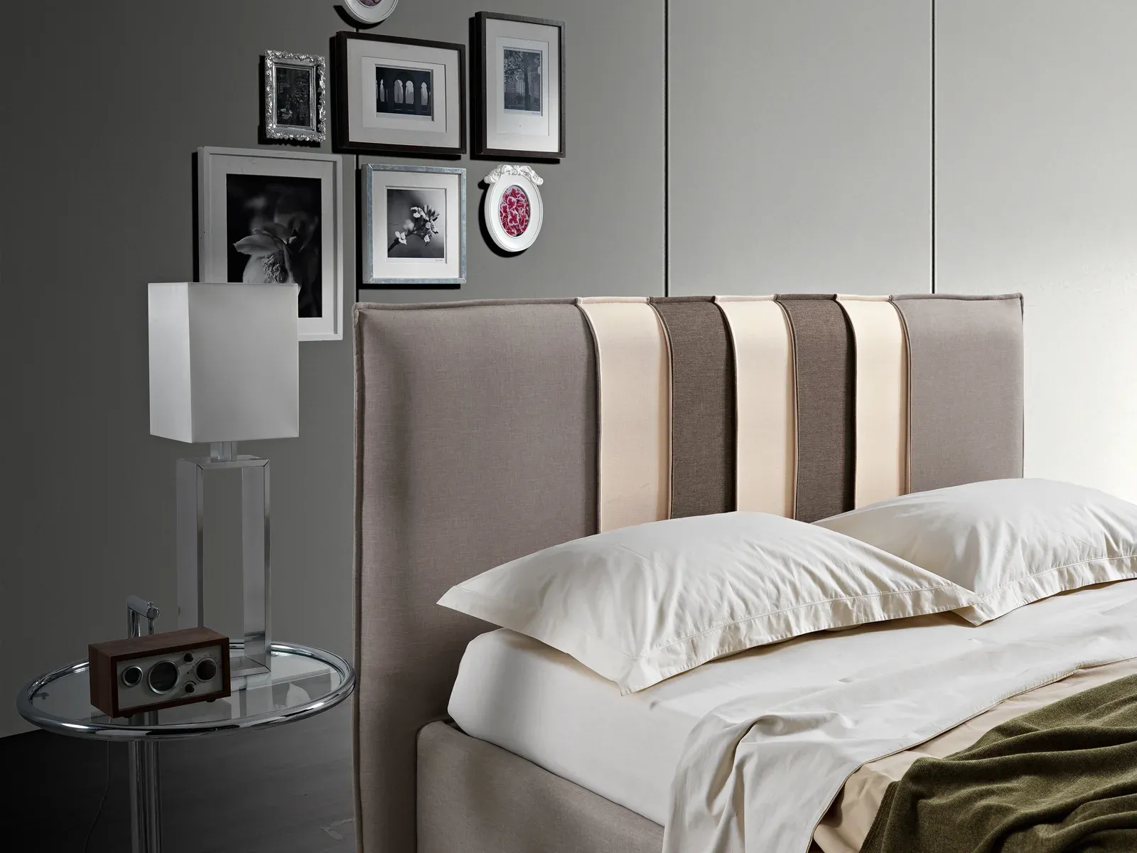 Altra ambientazione di Letto imbottito Stripes Artigiana Letti, vista frontale