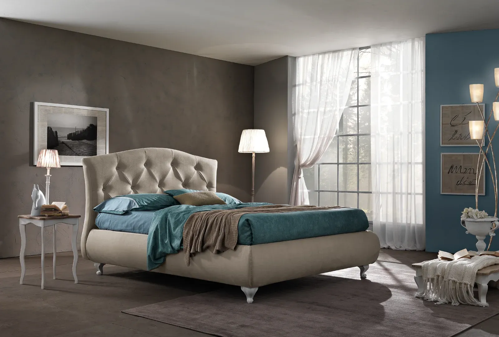 Letto imbottito King Artigiana Letti in una camera da letto arredata