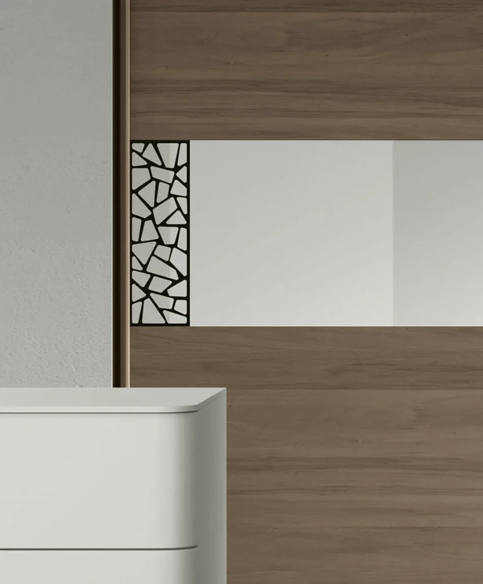 Particolare del vetro decoro rame dell'armadio Batik 03 Artigianmobili