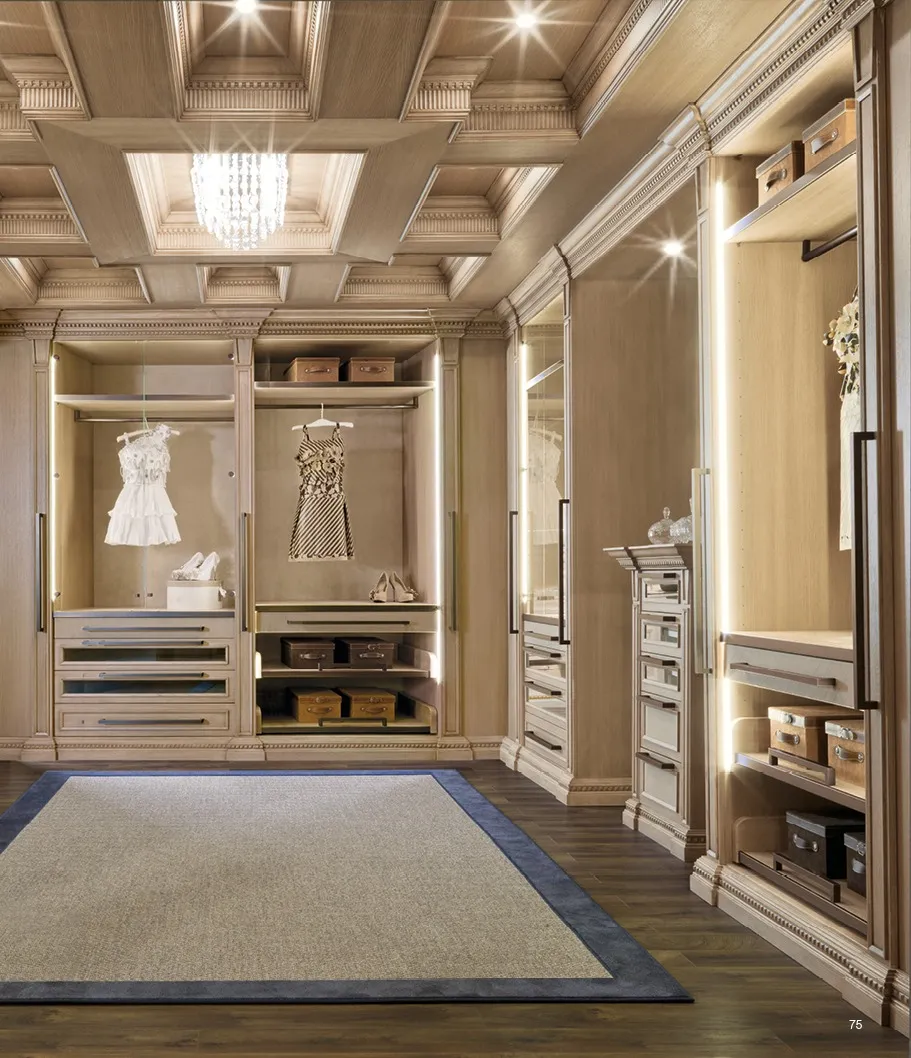 Cabina armadio Monte Napoleone Bernazzoli in Rovere chiaro con soffitto a cassettoni e tappeto centrale