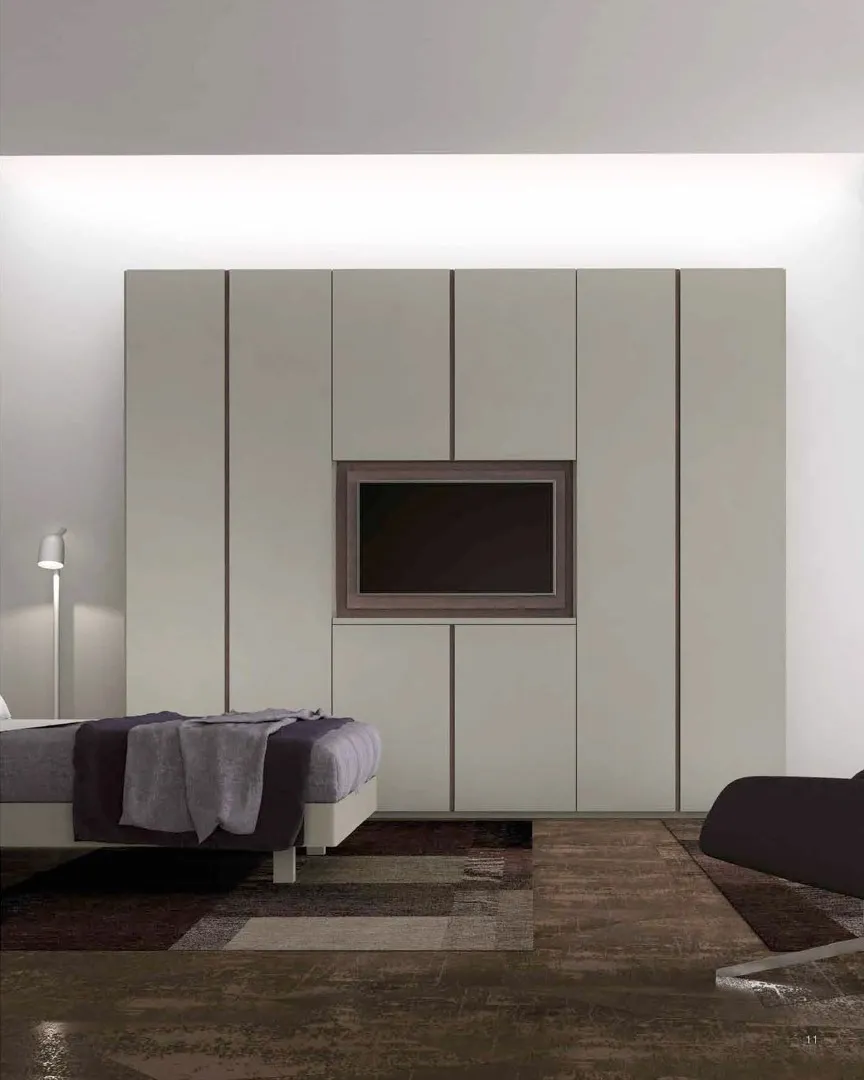 Armadio Plano Bernazzoli grigio con pannello per televisore inserito fra le ante