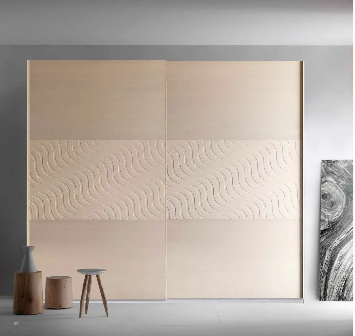 Armadio scorrevole Be Free Dune Bernazzoli in rovere quarzo con decoro a onde