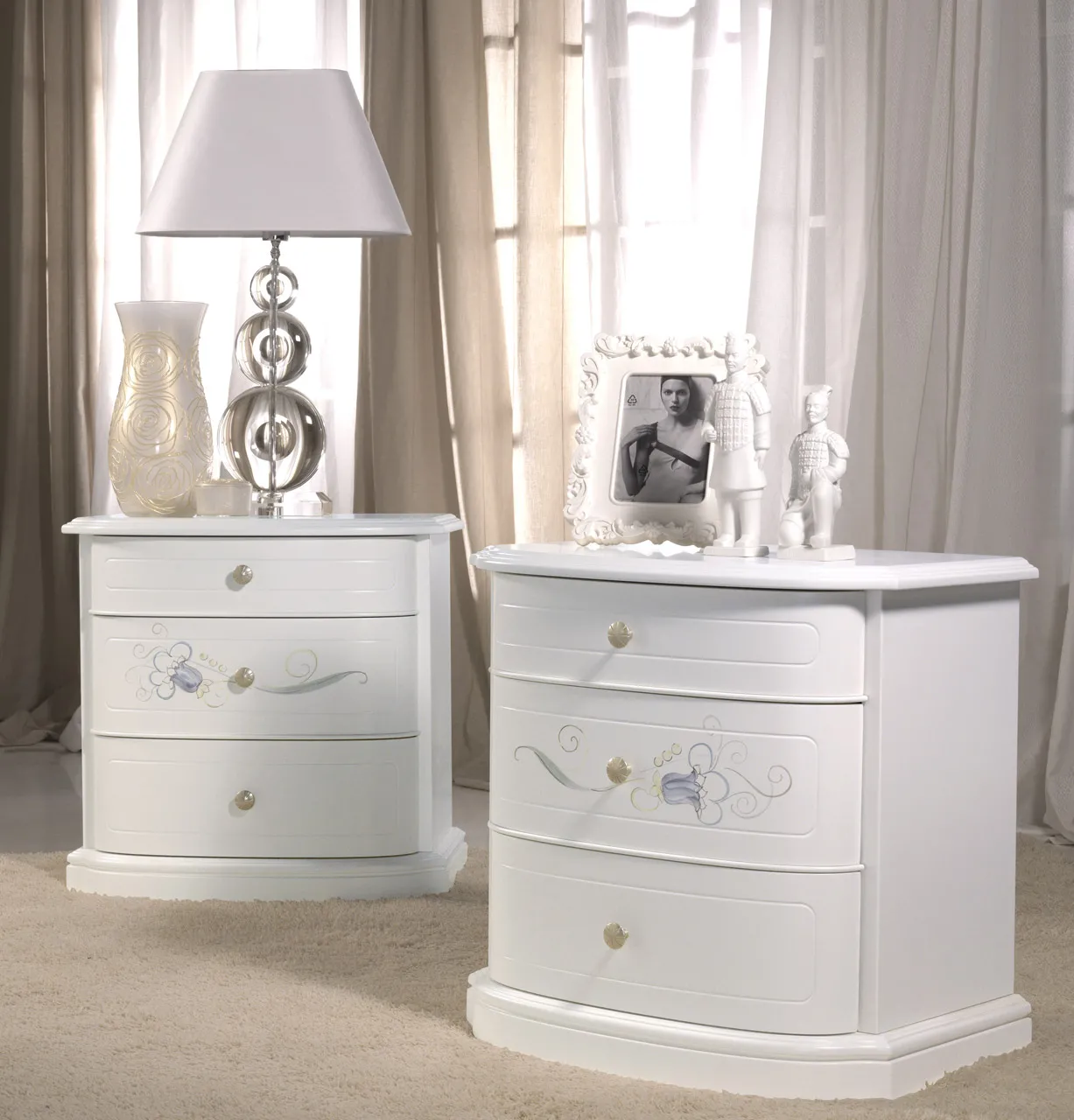 Comodini Signac Bernazzoli bianchi decorati in due misure
