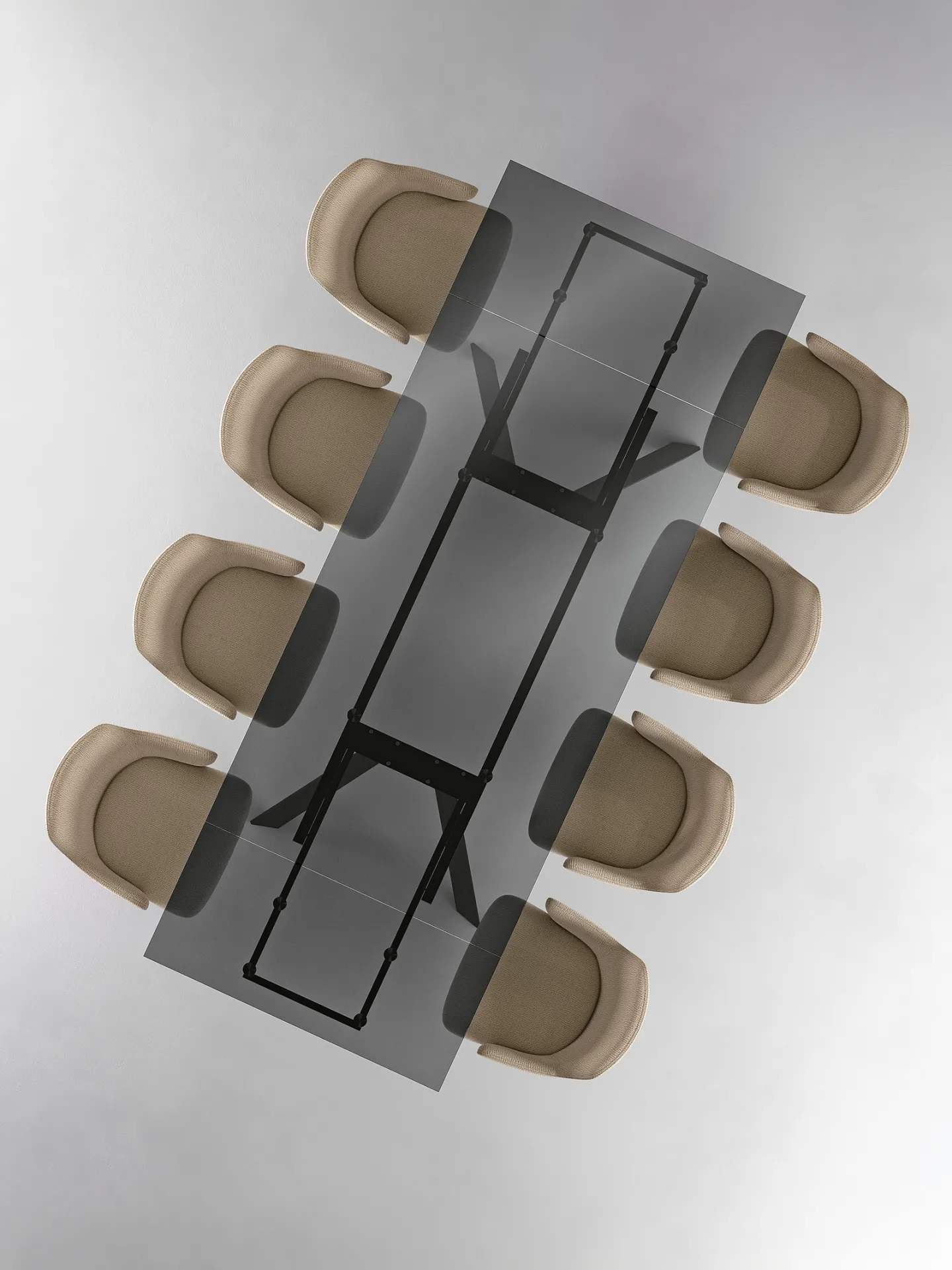 Tavolo Smokey Stones nero fumé aperto, visto dall'alto con otto sedie beige