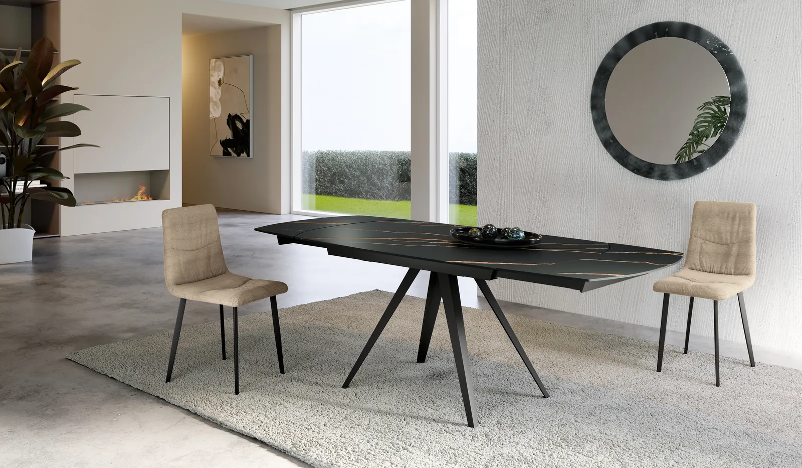 Tavolo Kyoto 140 Stones in ceramica Portoro nero aperto, con sedie beige e specchio rotondo alla parete
