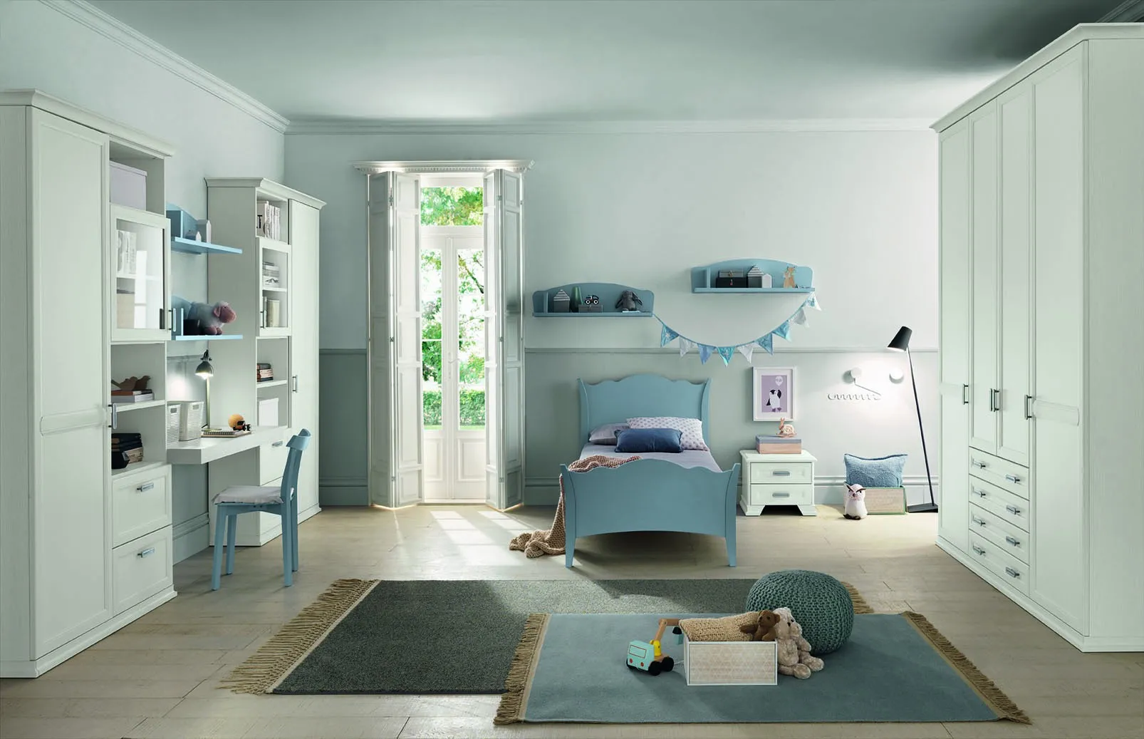 Letto singolo Rainbow Colombini azzurro polvere tra librerie e armadio bianco