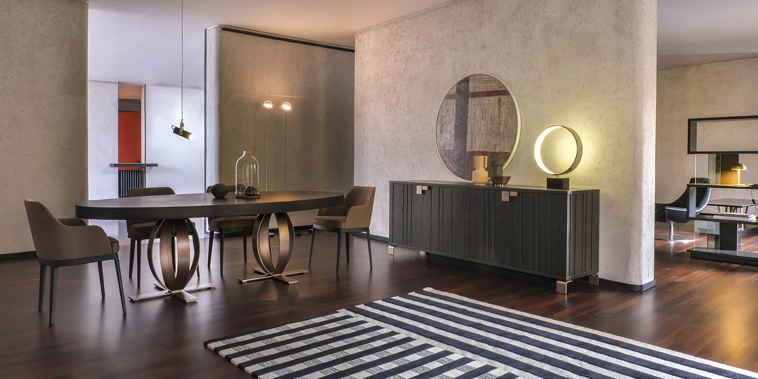 Sala da pranzo con tavolo ovale Tosato 22.95 in frassino antracite e credenza coordinata