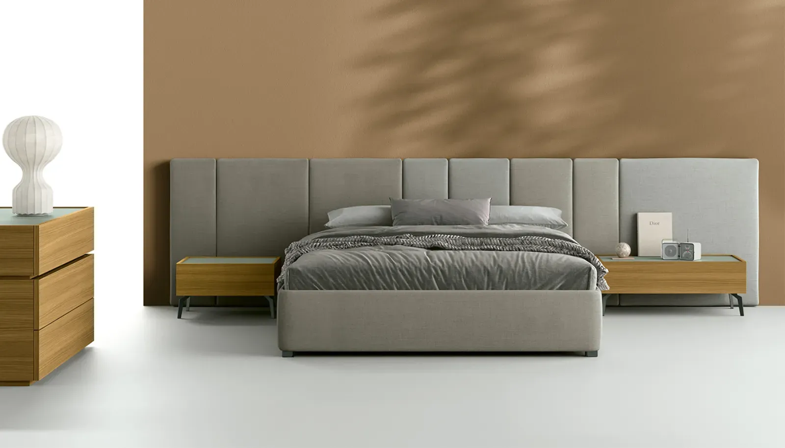 Letto Sommier Dielle Modus con boiserie imbottita a pannelli verticali