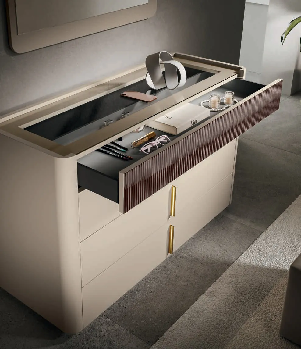 Comò Camilla Euro Design con cassetto portagioie aperto e top in vetro