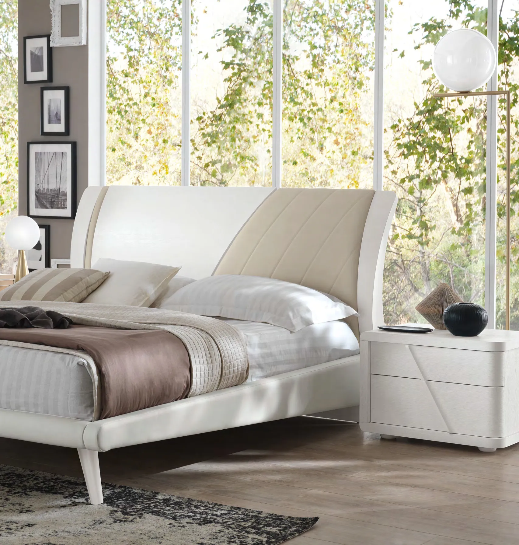 Letto curvo e comodino Orizzonte Euro Design in frassino bianco