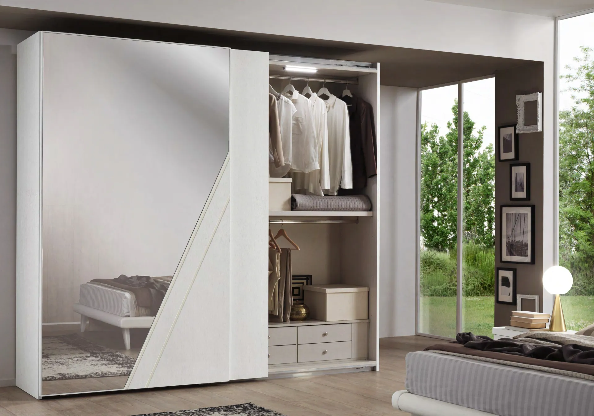 Armadio Orizzonte Euro Design aperto con interno attrezzato