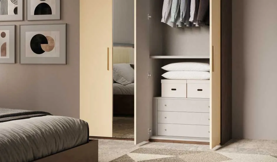 Armadio Zara Euro Design aperto con interno attrezzato
