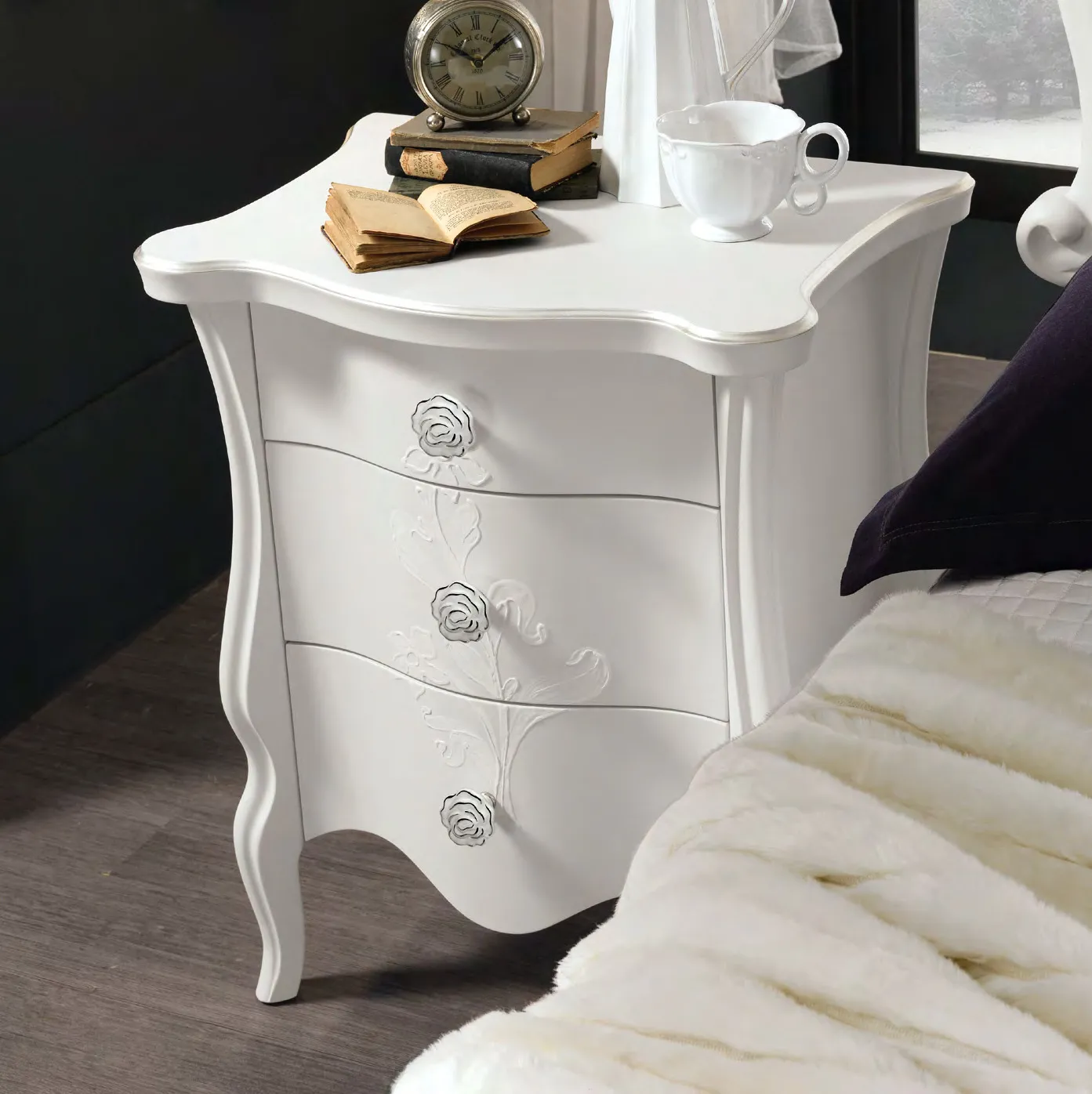 Comodino Leopardi Euro Design con fiore dipinto a mano