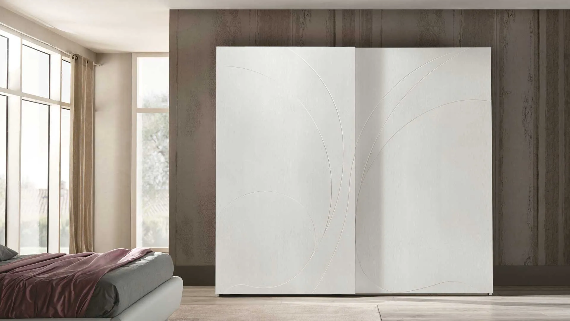 Armadio Adone Euro Design con ante in legno incise