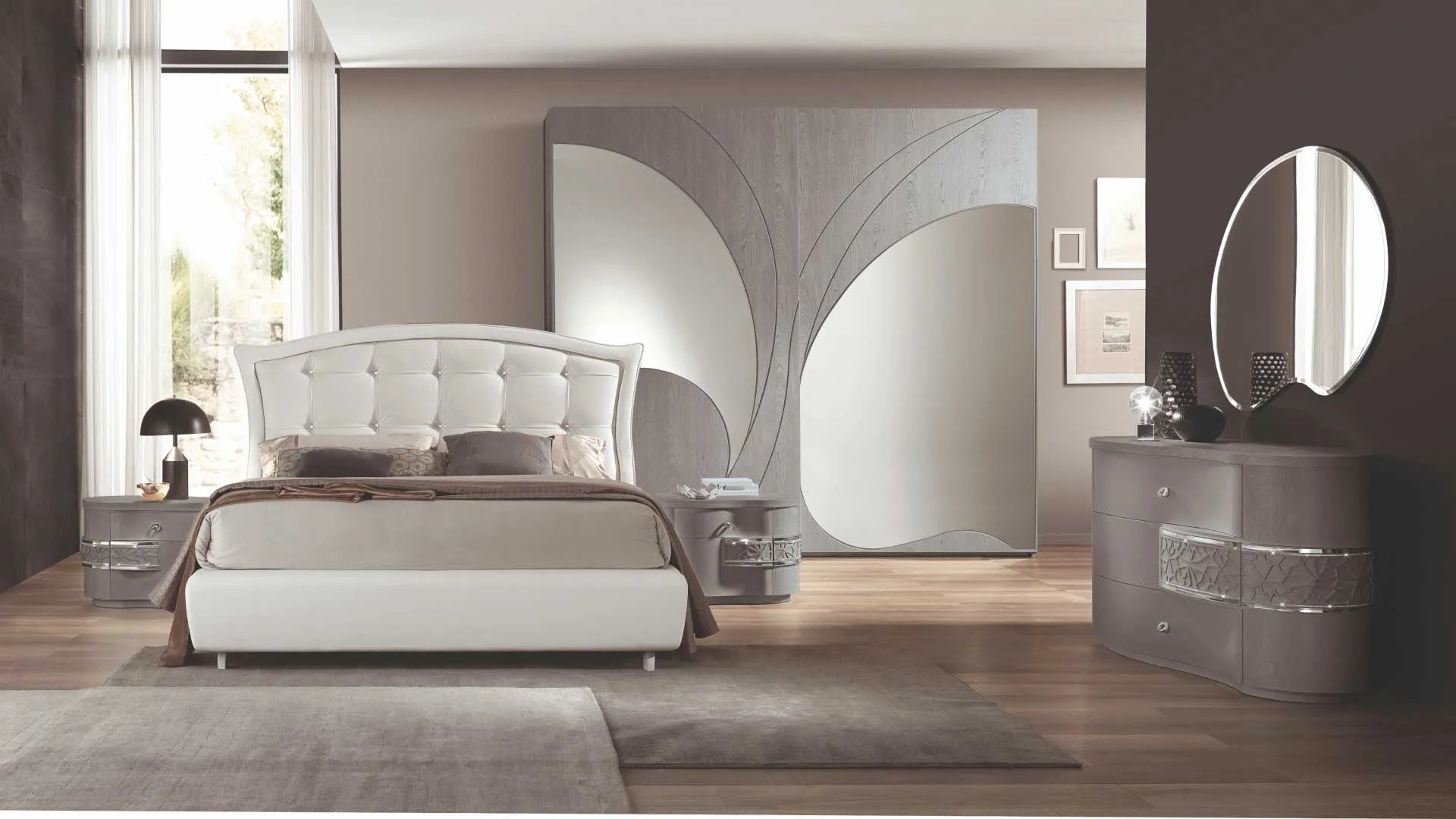 Letto imbottito Vittoria Euro Design in ecopelle bianca con Swarovski