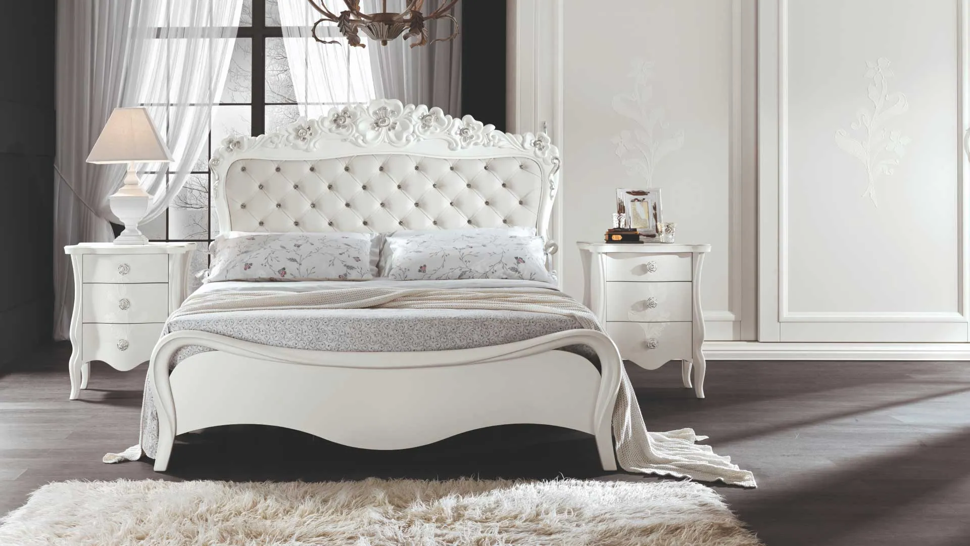 Letto classico Medea Euro Design con cornice floreale in legno