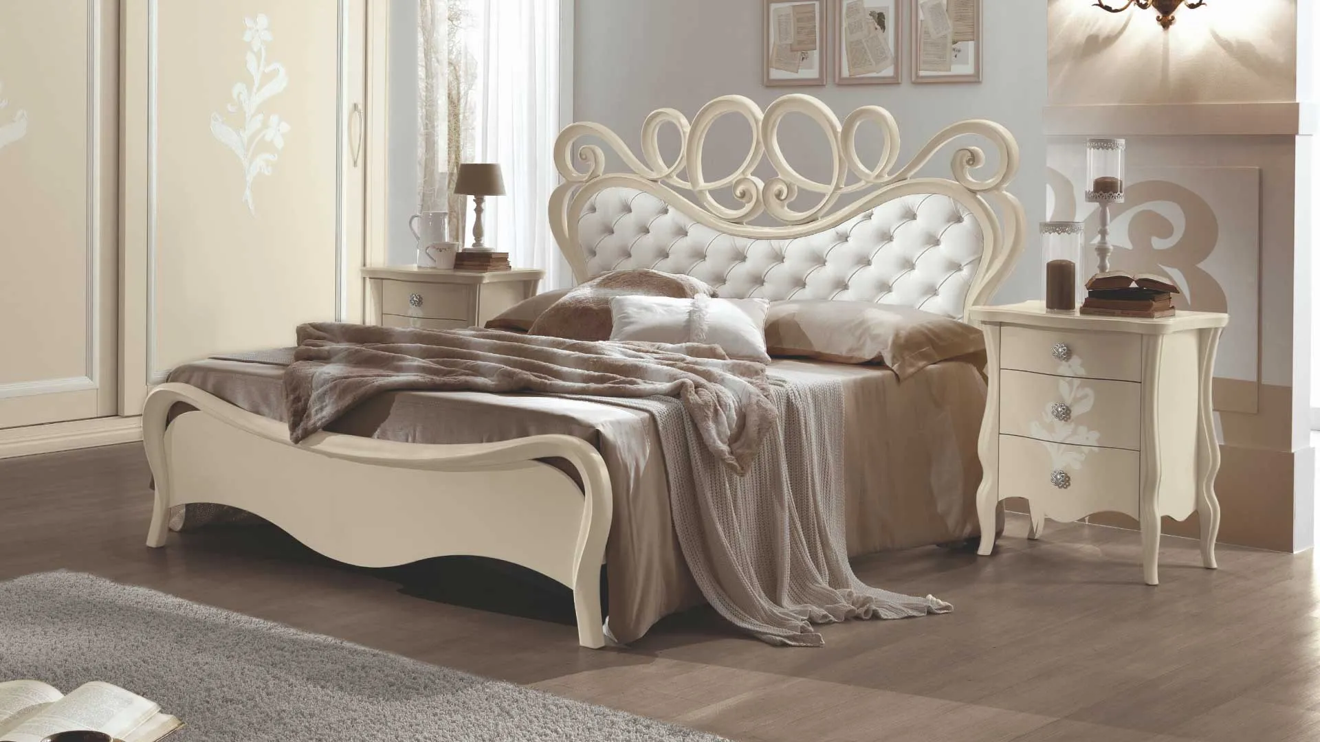 Letto Dafne Euro Design con testiera intagliata e capitonné