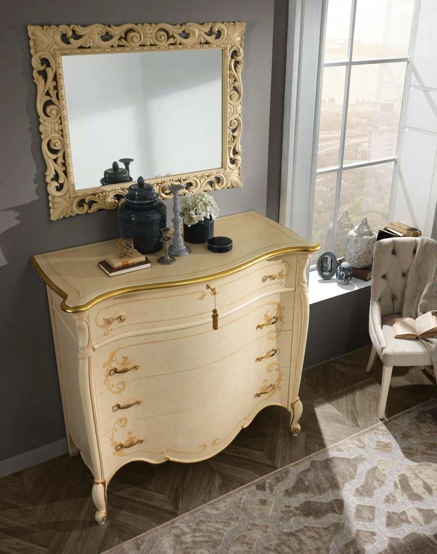 Comò Ermes Euro Design patinato con maniglie oro e specchiera