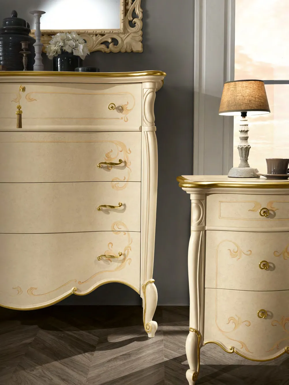 Comodino Ermes Euro Design patinato con gambe in legno