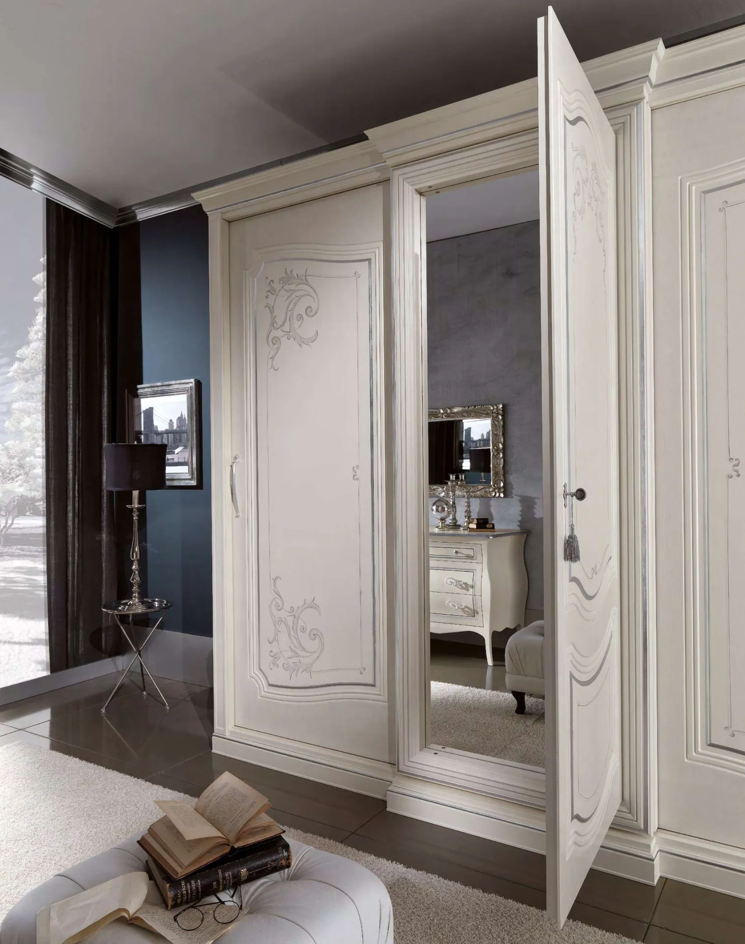 Armadio Canaletto Euro Design con anta centrale aperta e specchio interno