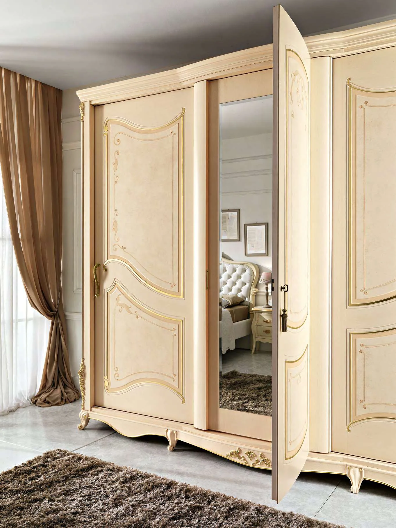 Armadio Monet Euro Design aperto con specchio interno