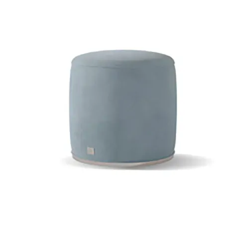 Pouf cilindrico Icon Francesco Pasi in tessuto azzurro con base in metallo, foto scontornata