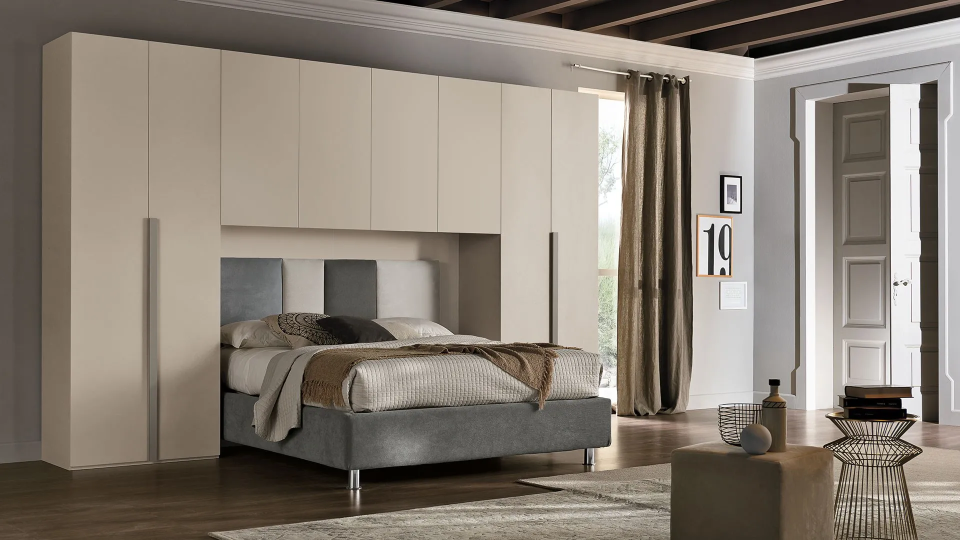 Armadio Abaco 123 Gierre a ponte sopra il letto con colonne laterali chiare