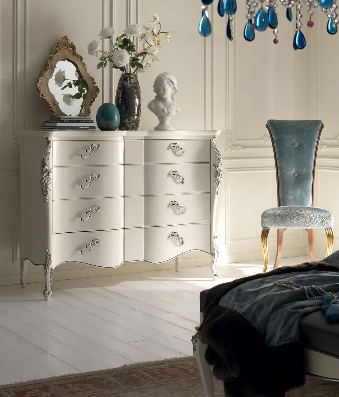 Comò Venere Imba bianco con fronte bombato e specchiera decorata