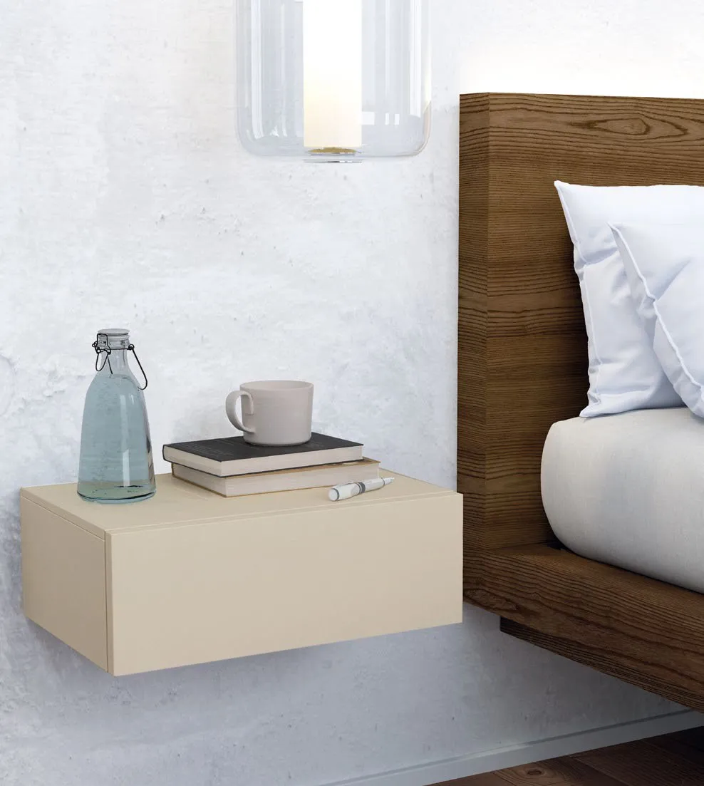 Comodino sospeso Nova Fly Imba in nobilitato Magnolia accanto al letto in frassino