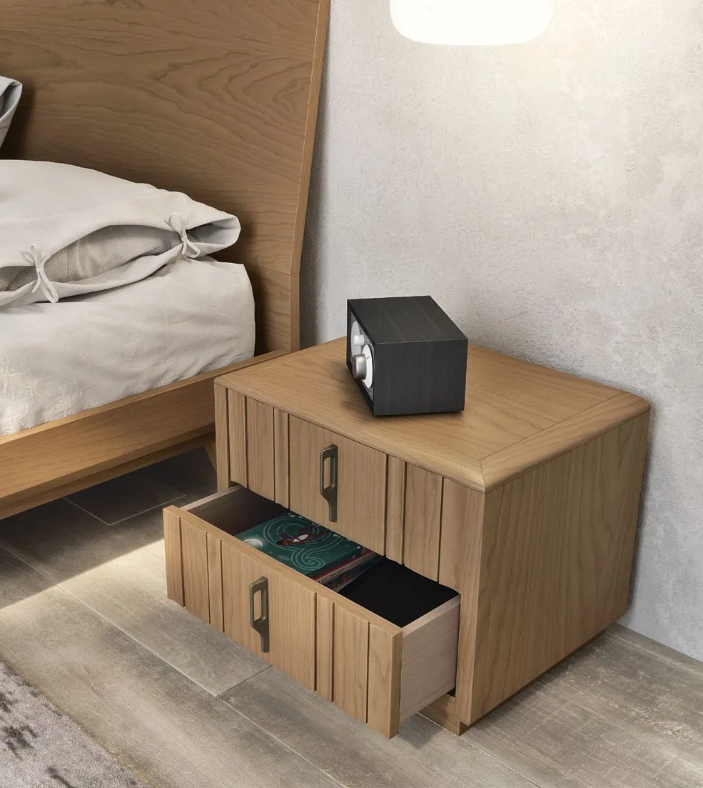 Comodino Nova Concept Imba in frassino Argilla con cassetto aperto