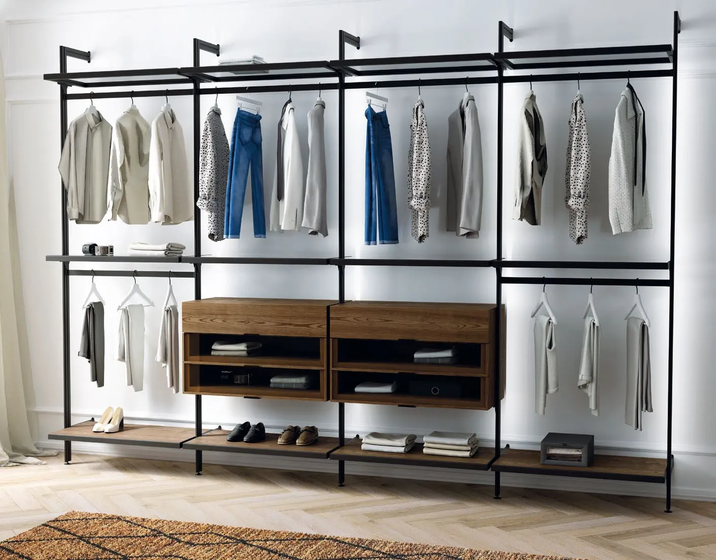 Cabina armadio Nova Dress 1 Imba vista frontalmente con abiti appesi e scarpe