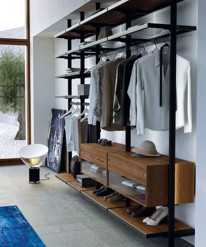Particolare della cabina Nova Dress 5 Imba con cappello sulla cassettiera