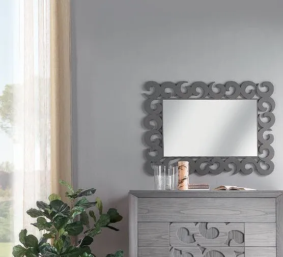 Specchiera con traforo Icon 2.0 Imba appesa sopra il comò grigio chiaro