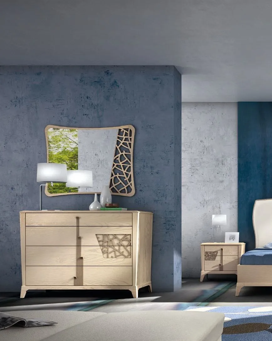 Specchiera traforata Trend Style Imba sopra il comò a quattro cassetti