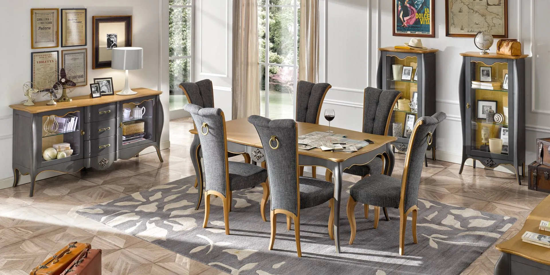 Tavolo allungabile Tosato 22.84 grigio con piano color miele e sedie grigie a schienale alto