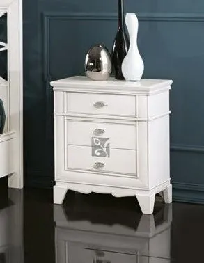 Comodino Trend Style Imba bianco a tre cassetti su parete blu