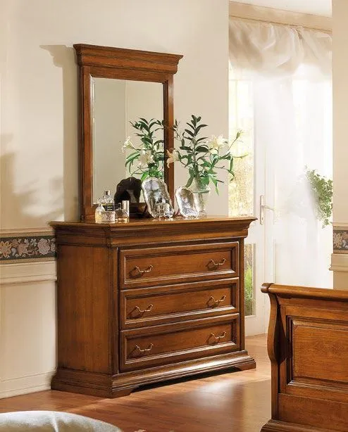Comò basso intagliato Trend Style Imba in legno sotto la specchiera