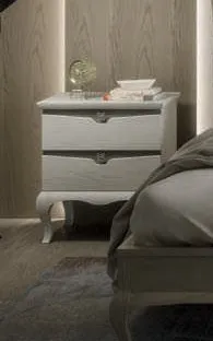 Comodino House Project Imba bianco accanto al letto