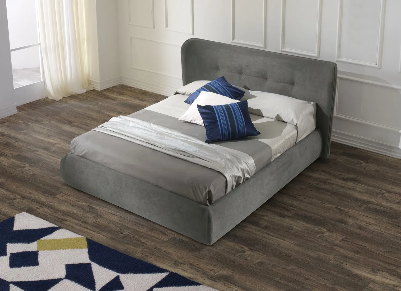 Letto imbottito Karolina Imba in tessuto grigio con testata curvata