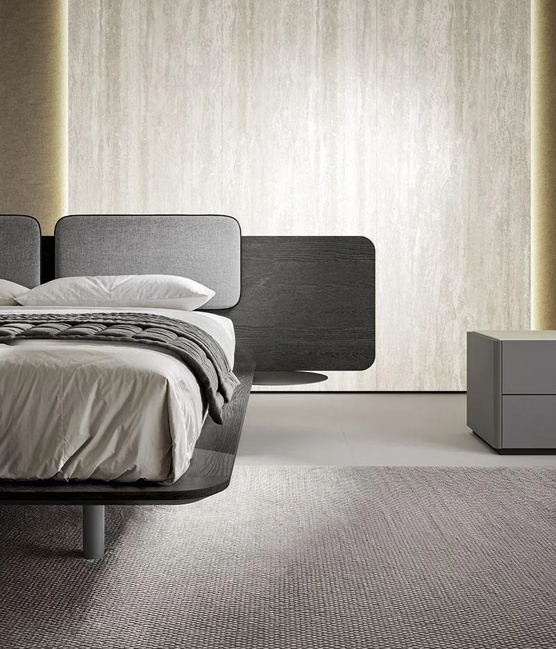 Letto Rotun MobilGam visto di tre quarti con comodino