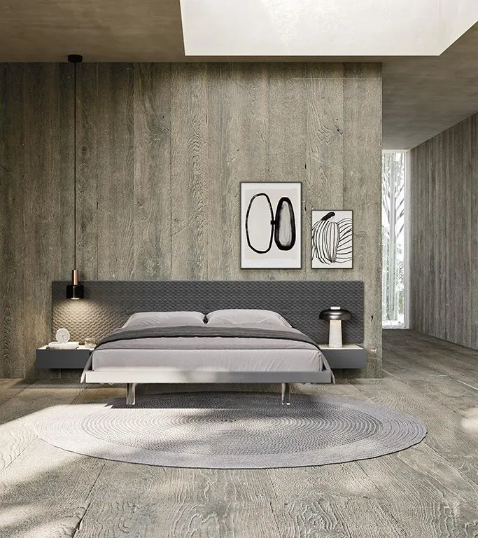 Letto MobilGam con testiera imbottita grigia e boiserie